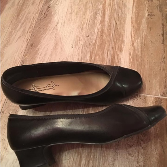 Soft Style Hush Puppies Shoes - Picture 3 of 4